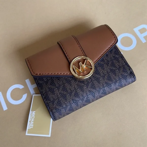 MICHAEL KORS CARMEN MEDIUM LOGO AND FAUX LEATHER WALLET BROWN - Picture 7 of 16